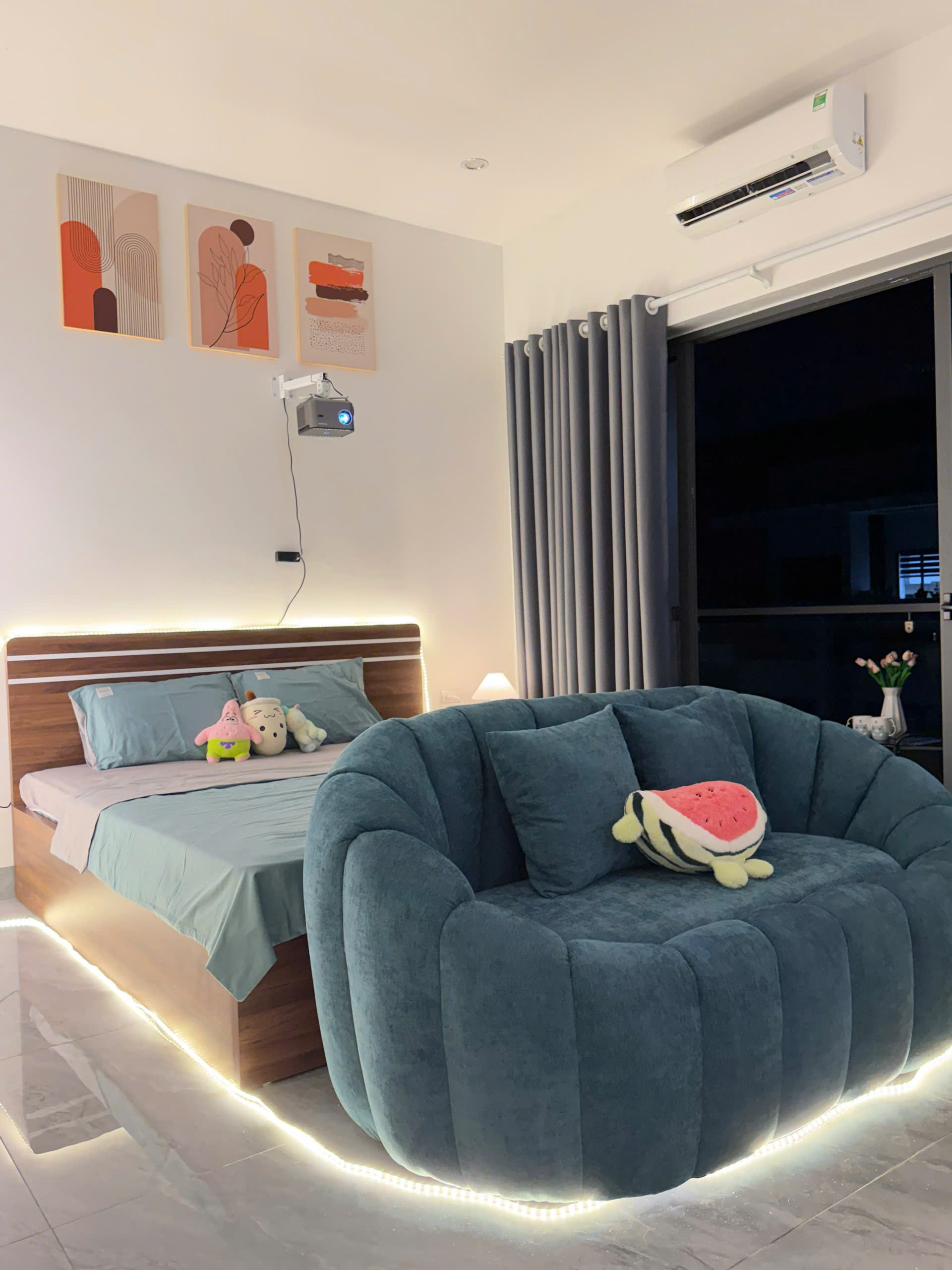 Phòng 401 - Thang máy - Netflix - Ban công - Sofa