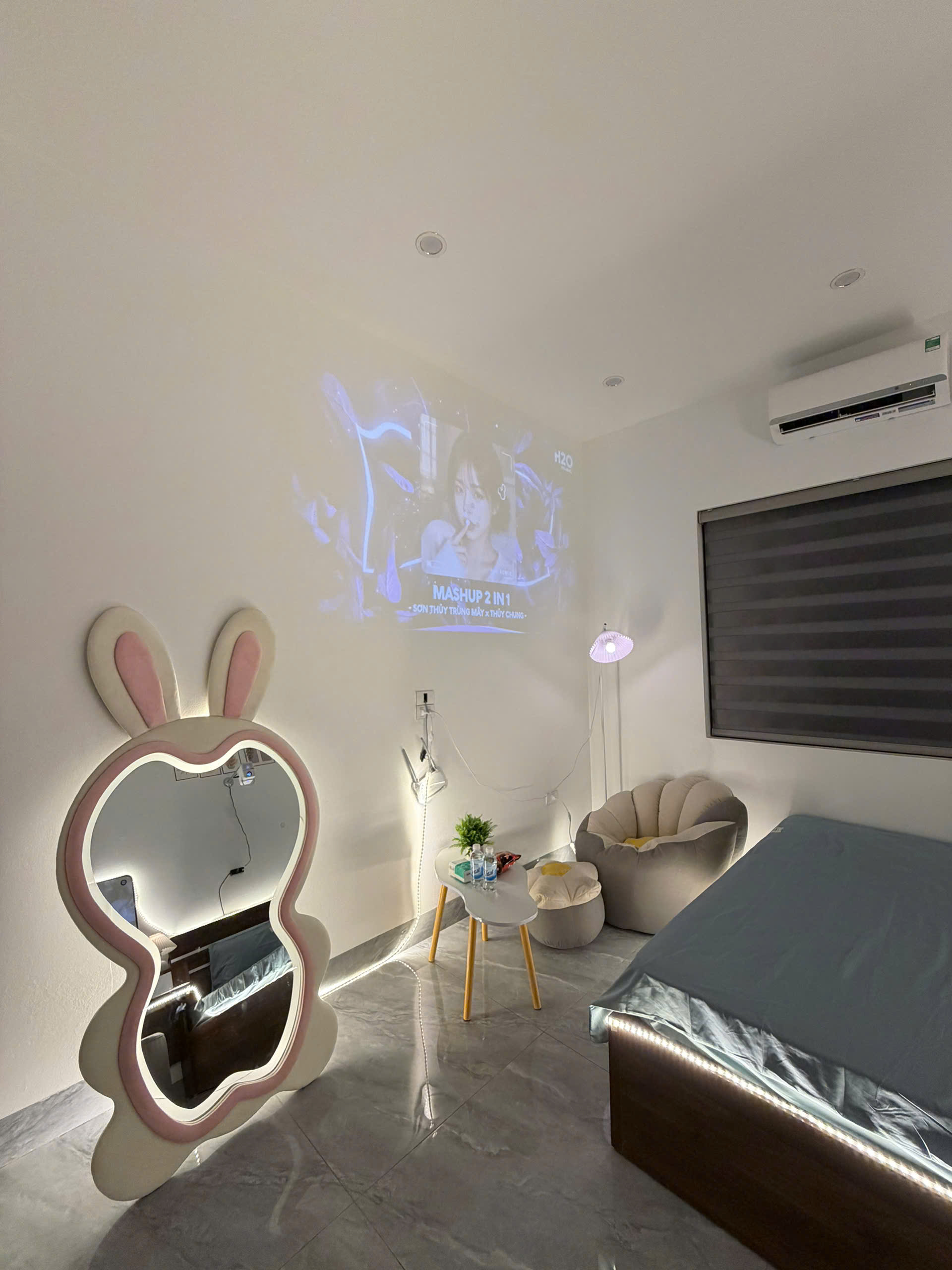 Phòng 402 - Thang máy - Netflix - Thư giãn